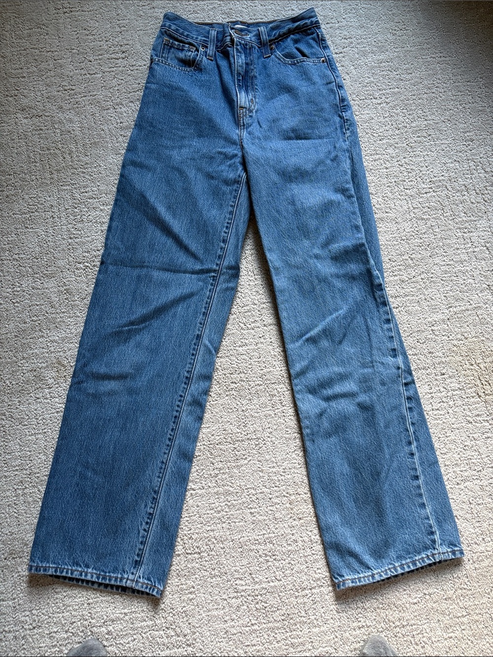 Levi's Women's High waisted Straight-Leg Medium Blue Jeans